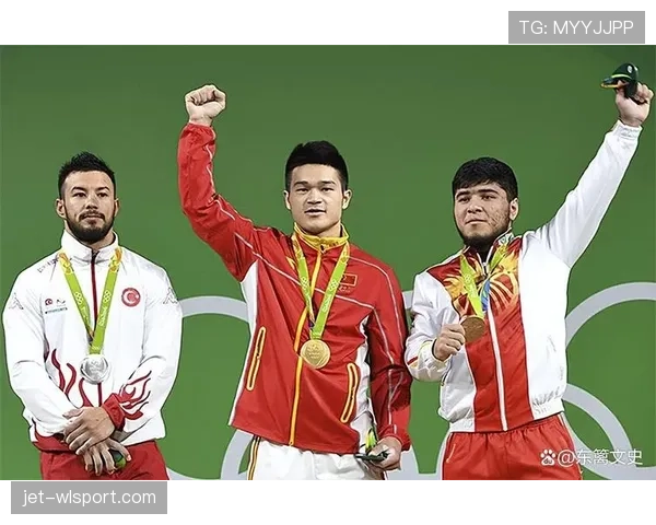 石智勇赛后拎着一个看着就比我房租贵的包,走路那股子明星气场太离谱 石智勇赛后拎着一个看着就比我房租贵的包,走路那股子明星气场太离谱